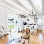 1 Bedroom Beautiful In Oradour-Fanais